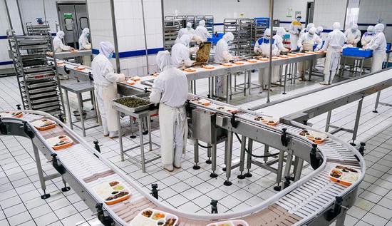 探訪春運(yùn)高鐵盒飯生產(chǎn)全過(guò)程 從原料到餐桌，守護(hù)旅客舌尖安全