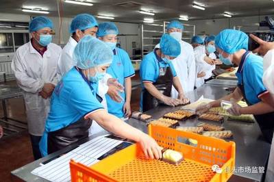 包頭市多區(qū)聯(lián)動(dòng)嚴(yán)查食品安全，過(guò)期食品凍品被集中查獲